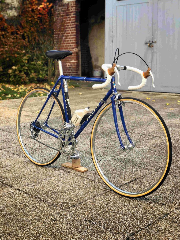 Vélo bleu vintage de route de la marque Cycles Rolland