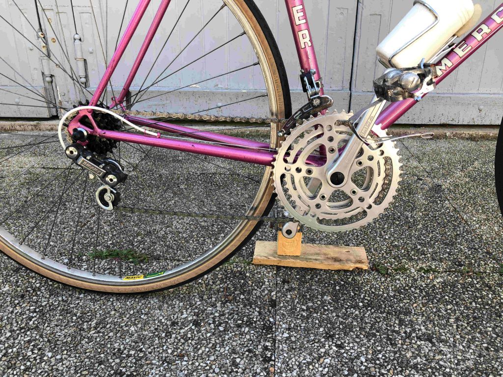 transmission Simplex sur un vélo rose de la marque Mercier